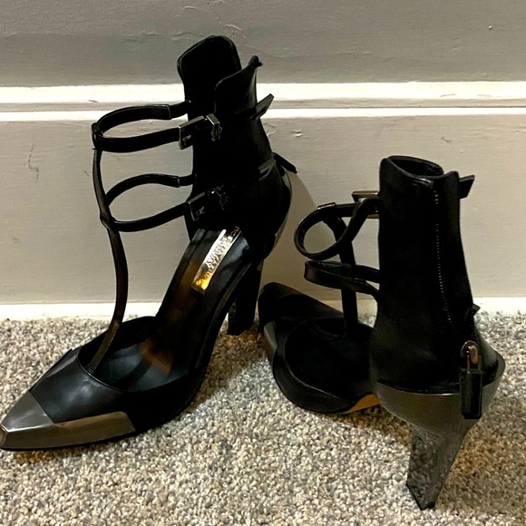 BGBG MAXAZRIA RUNWAY HEELS- good used condition  Size 9 No Box - Picture 3 of 3